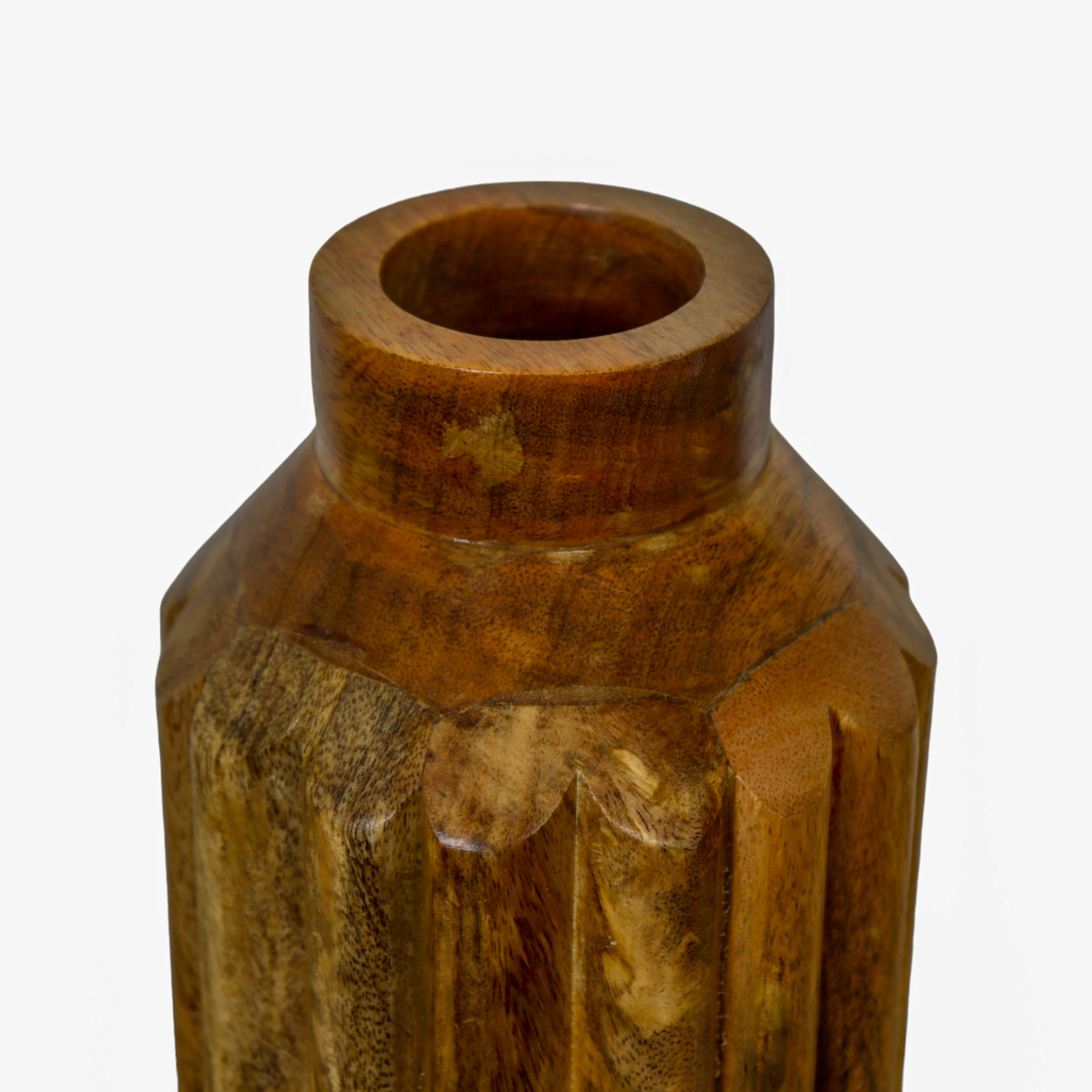 Fluted Wood Vase A Blend of Tradition and Modernity