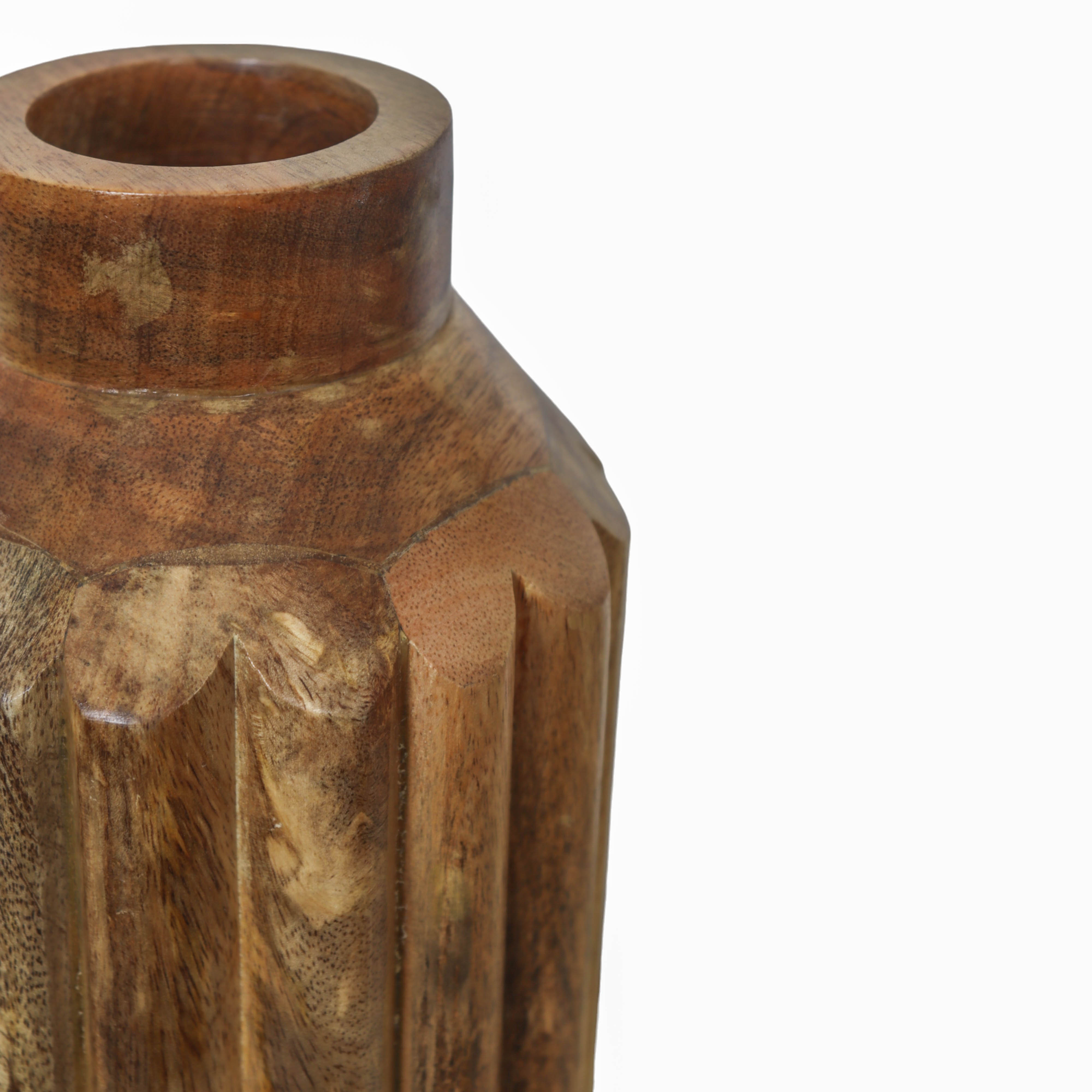 Fluted Wood Vase A Blend of Tradition and Modernity