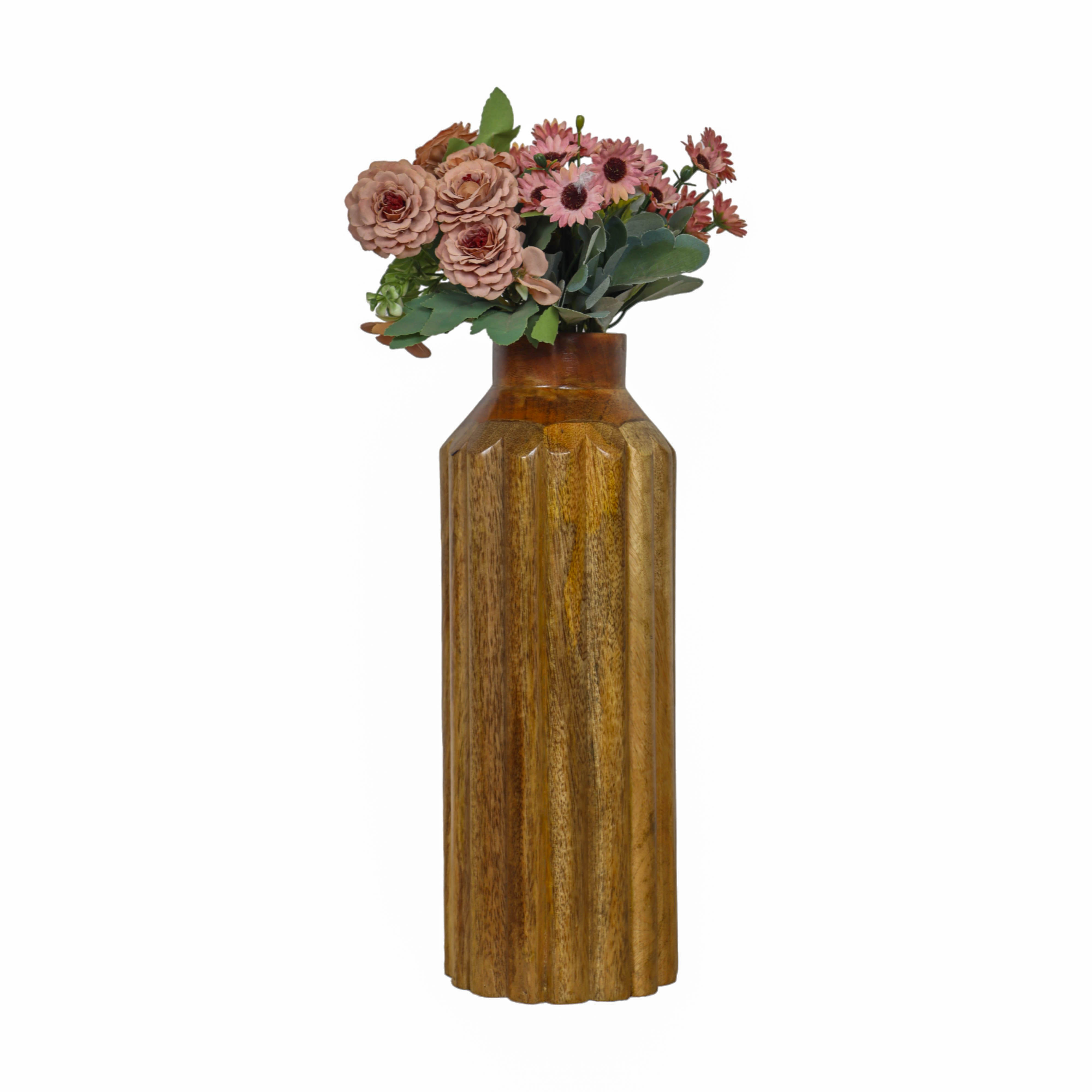 Fluted Wood Vase A Blend of Tradition and Modernity