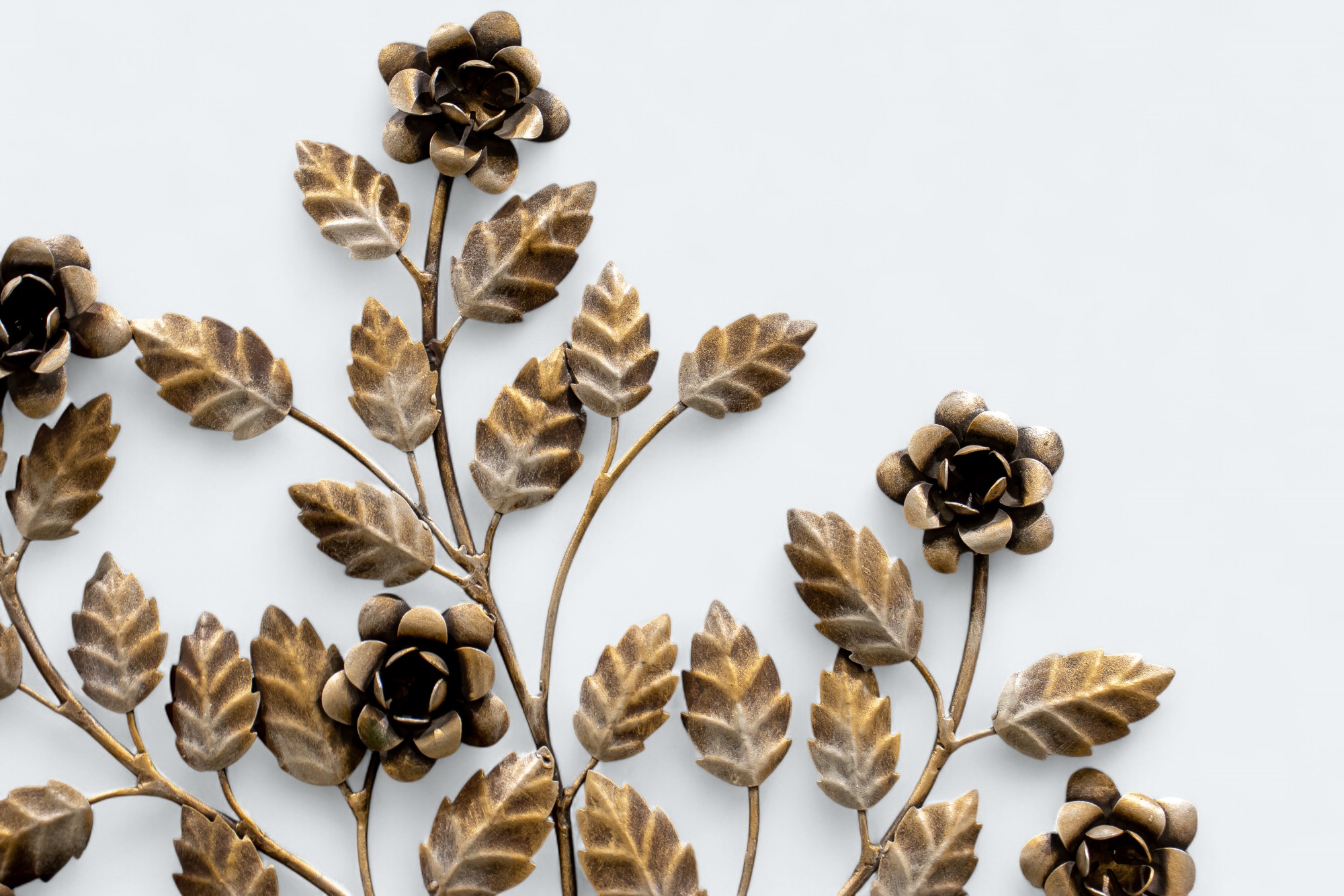 Vintage-Inspired Rose Bouquet Wall Metal Art