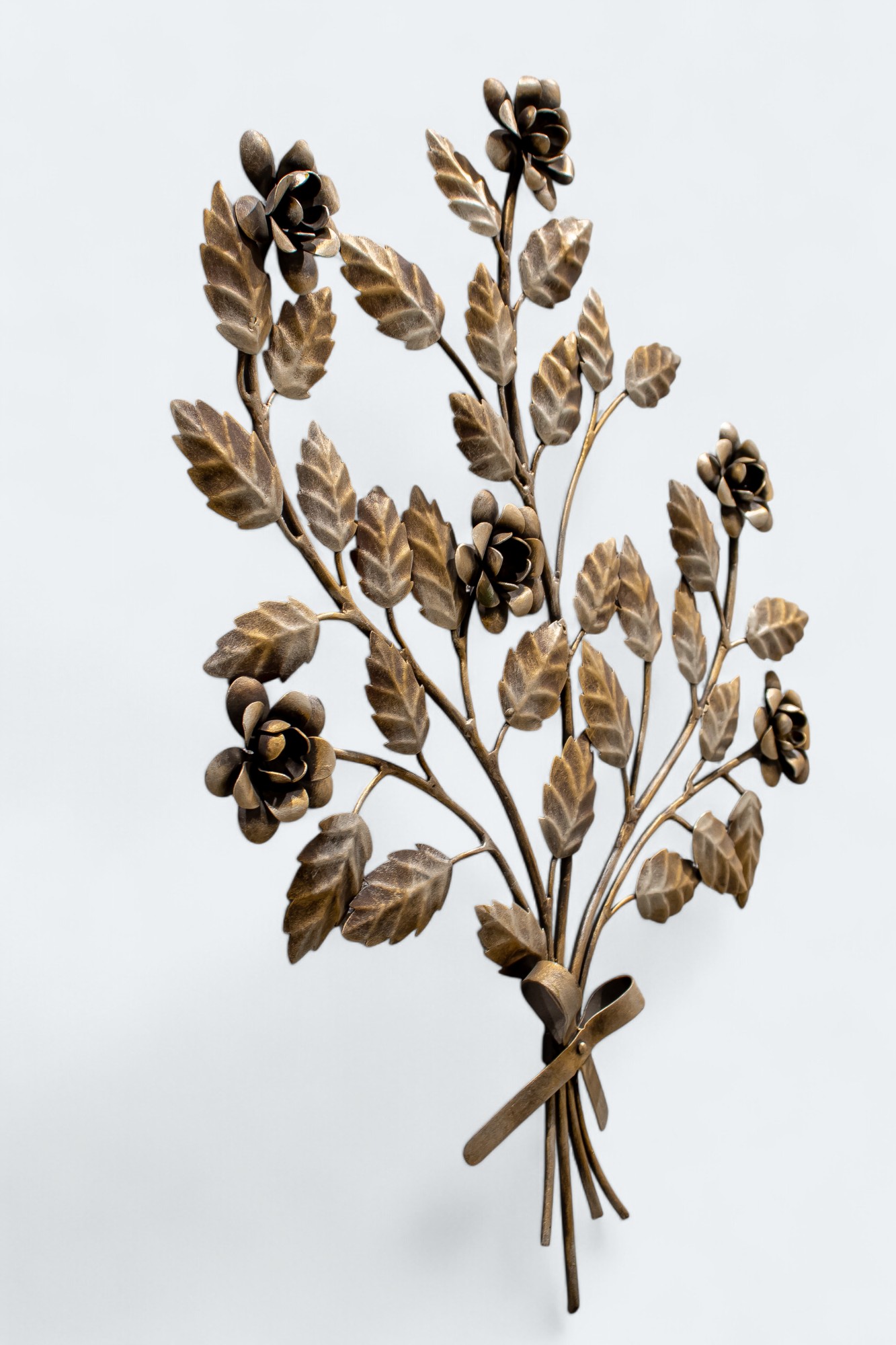 Vintage-Inspired Rose Bouquet Wall Metal Art