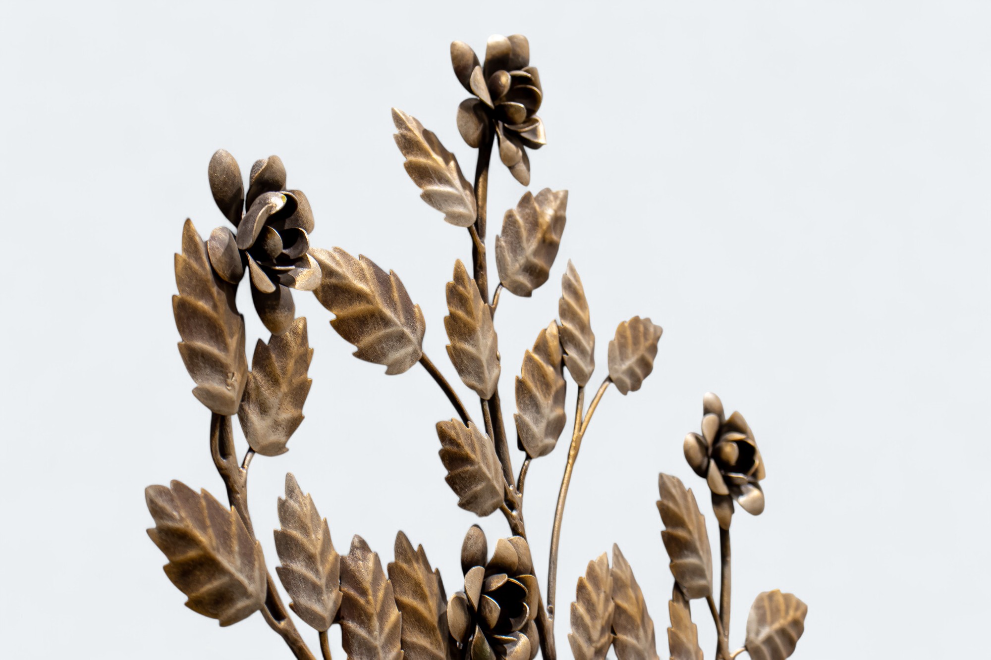 Vintage-Inspired Rose Bouquet Wall Metal Art