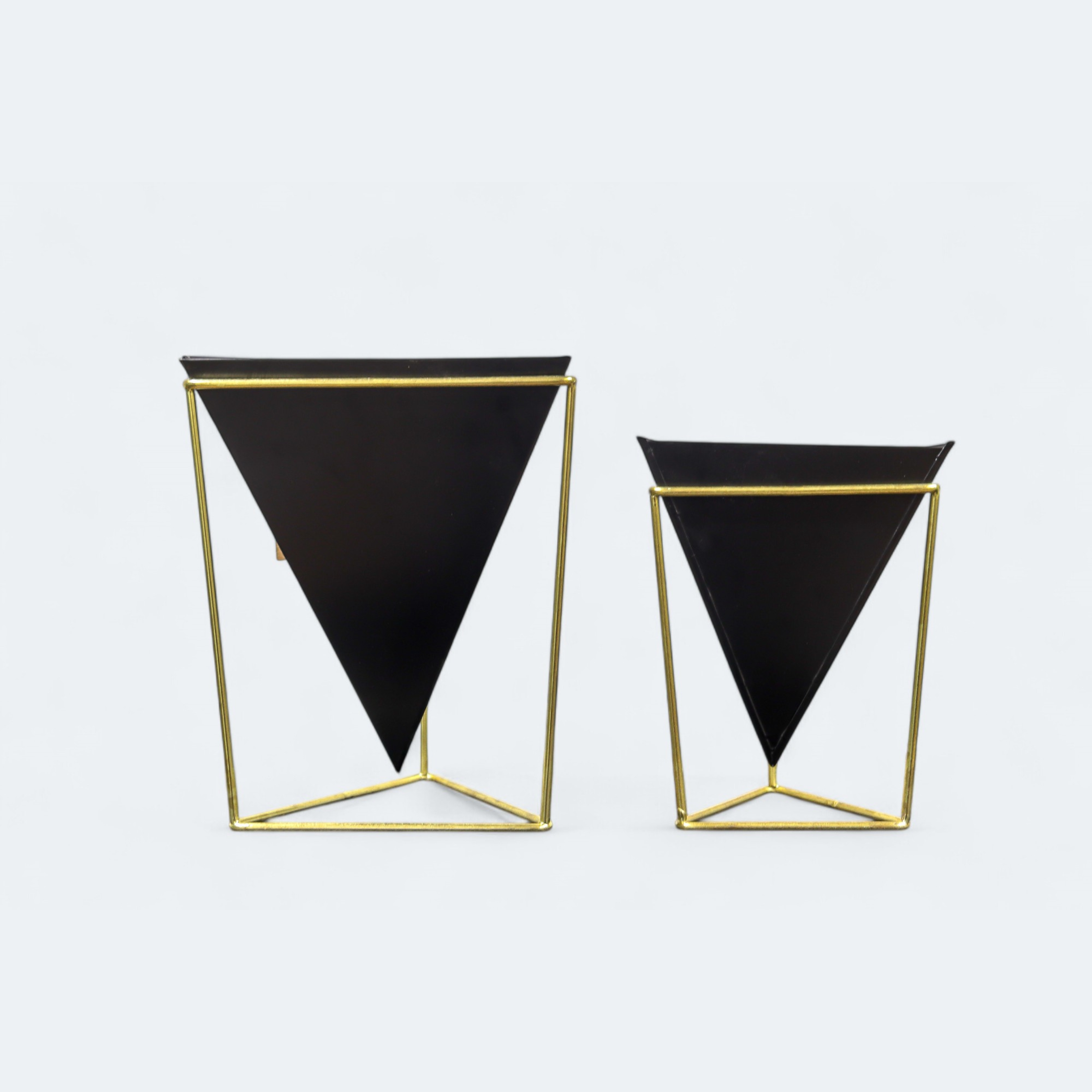 Home Centre Gardenia Planter with Stand