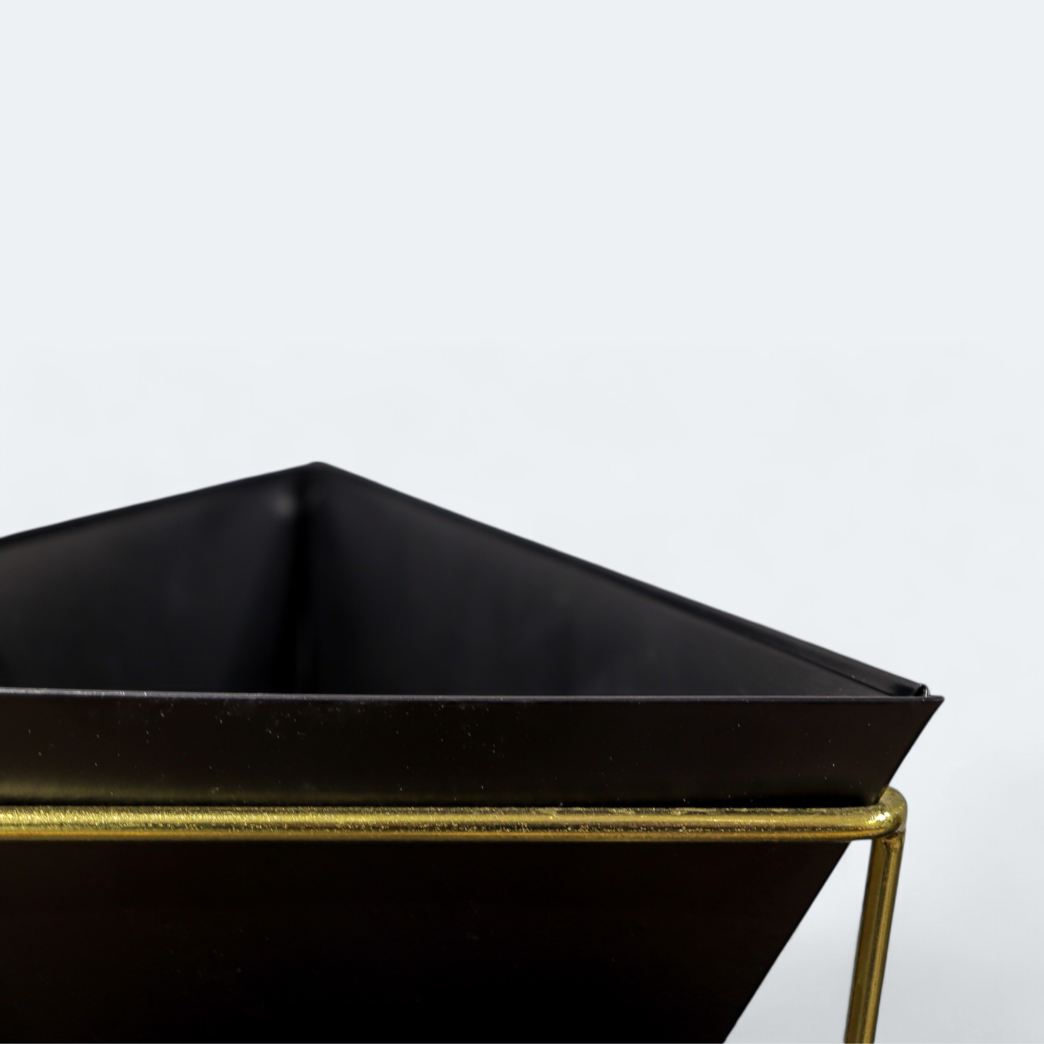 Home Centre Gardenia Planter with Stand