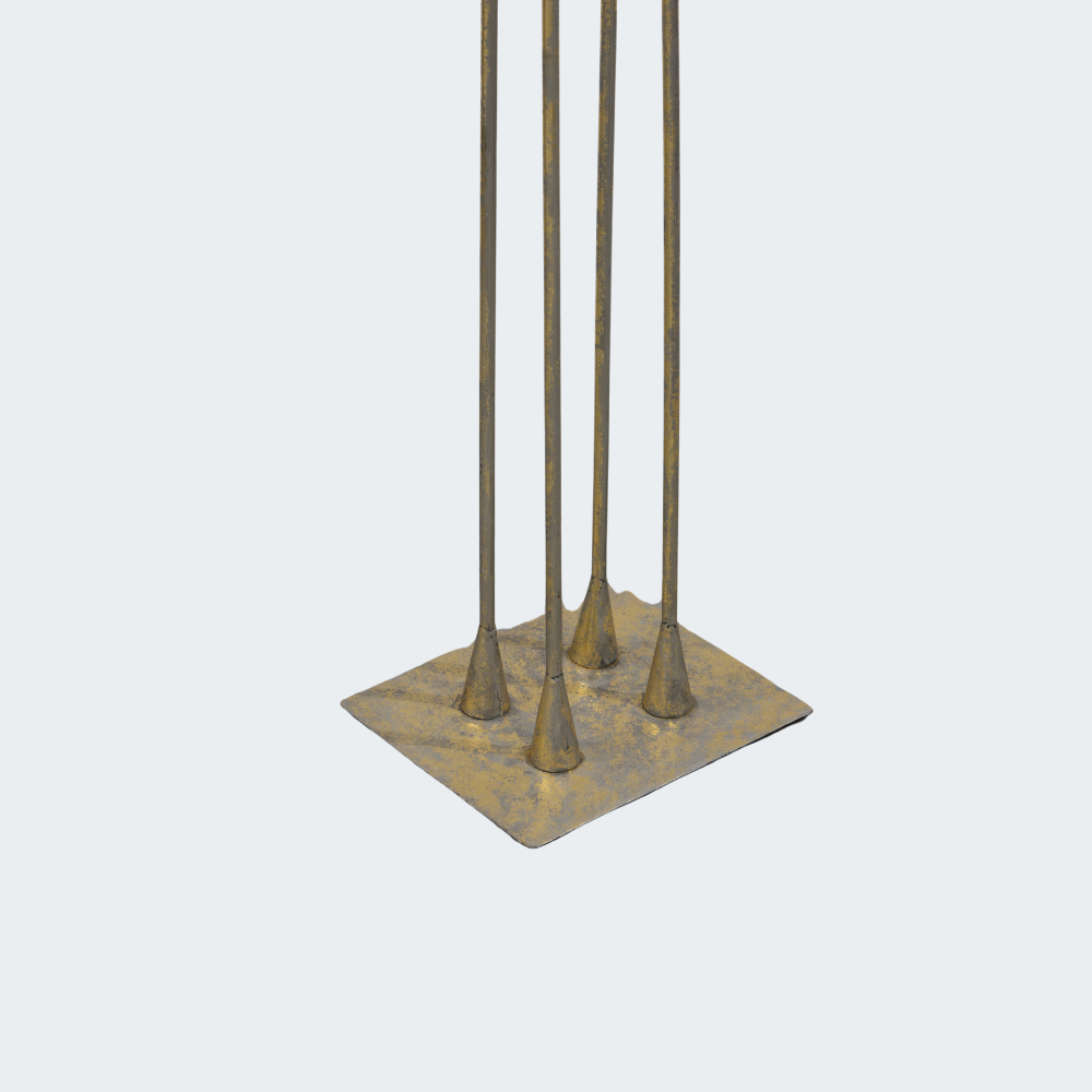 Metal Giraffe sculpture