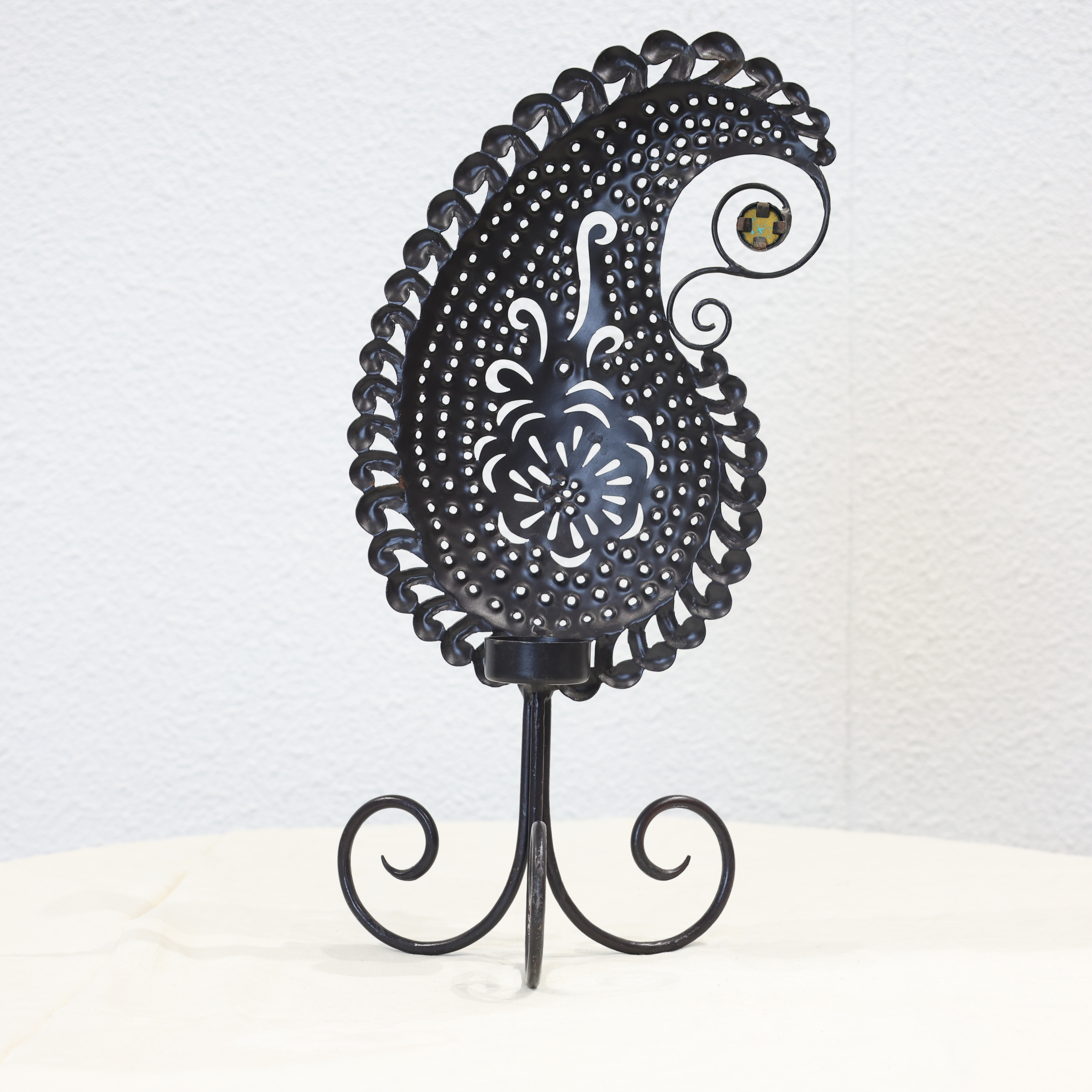 Metal Paisley Design Table Decor