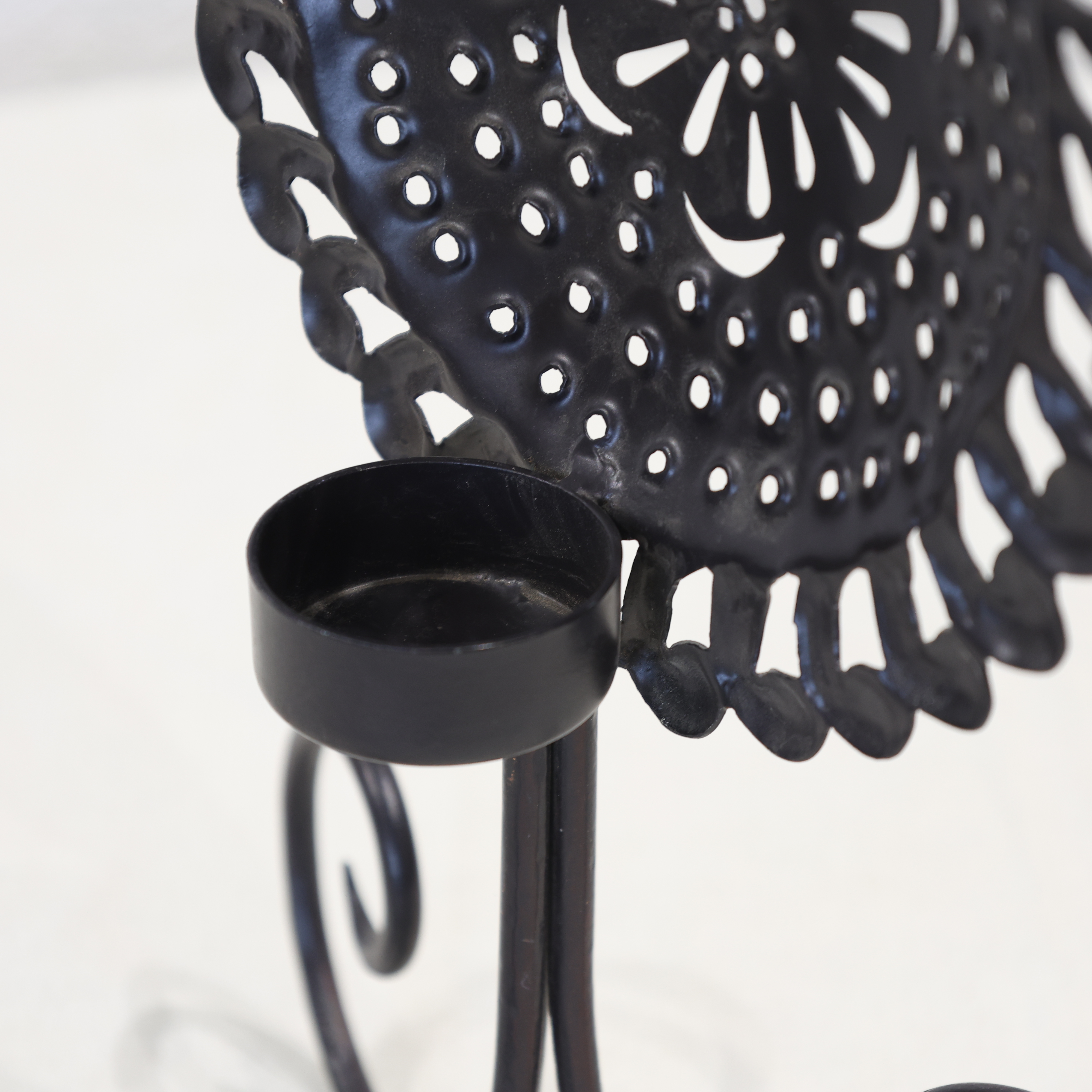 Metal Paisley Design Table Decor