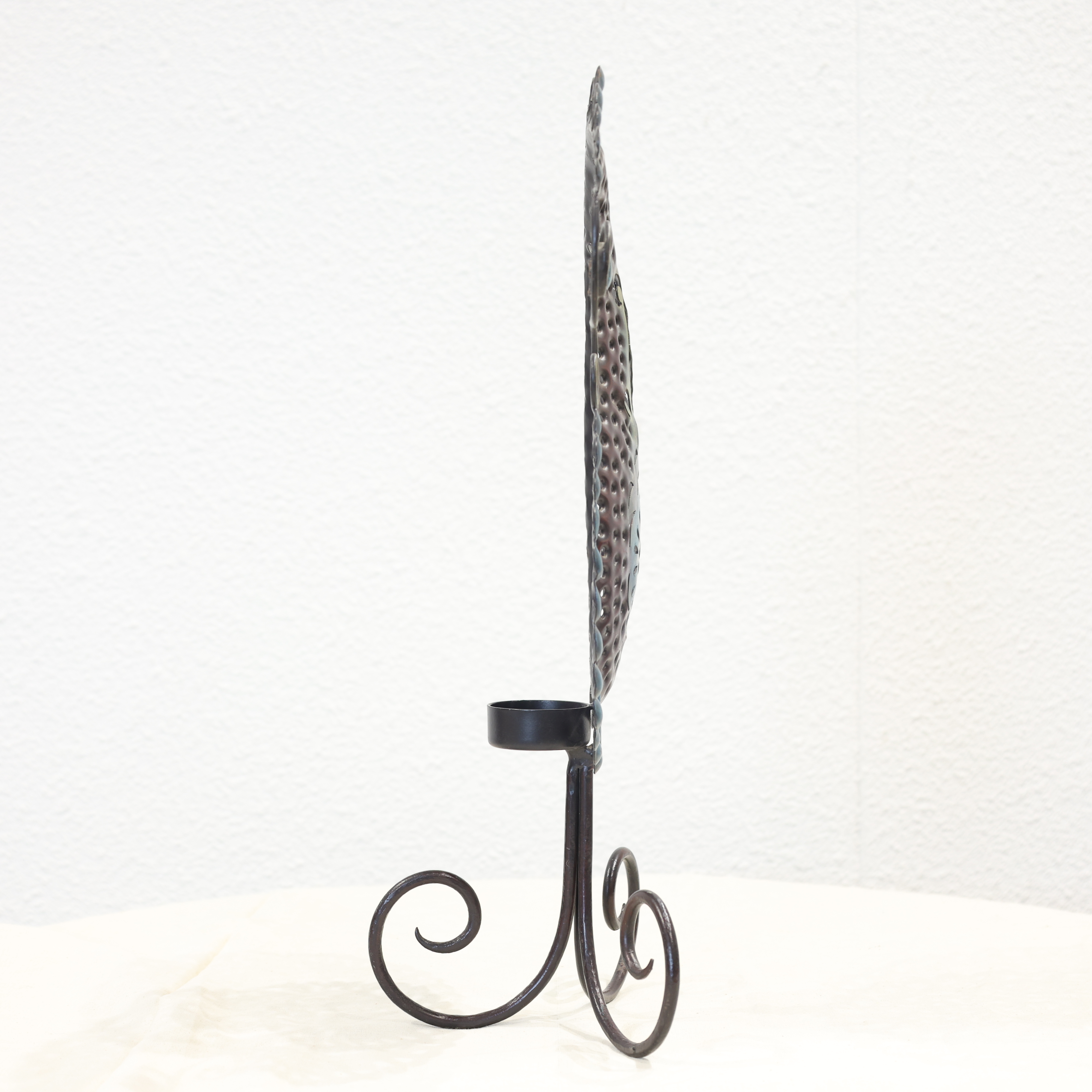 Metal Paisley Design Table Decor