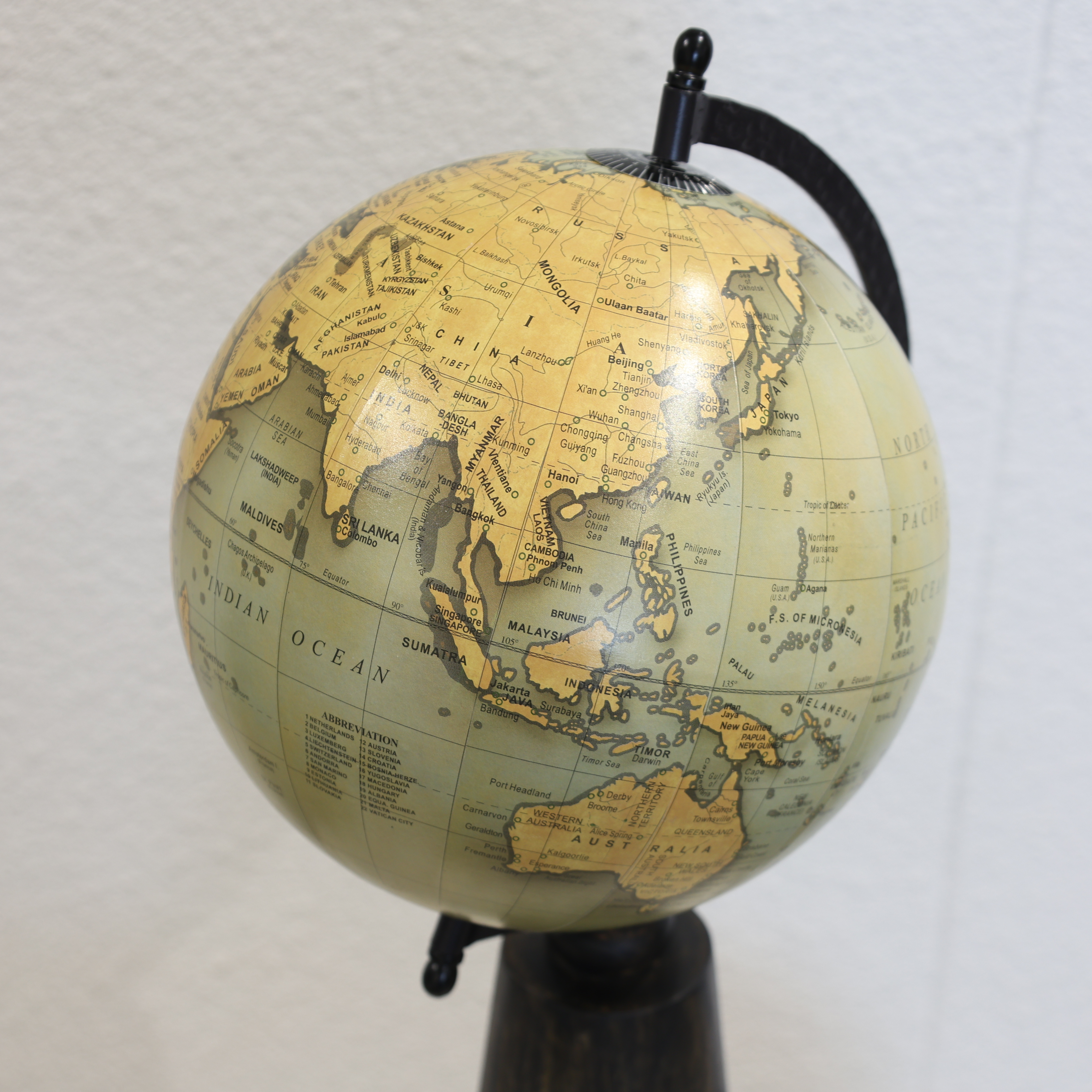 Premium Wooden Carving Leg Globe