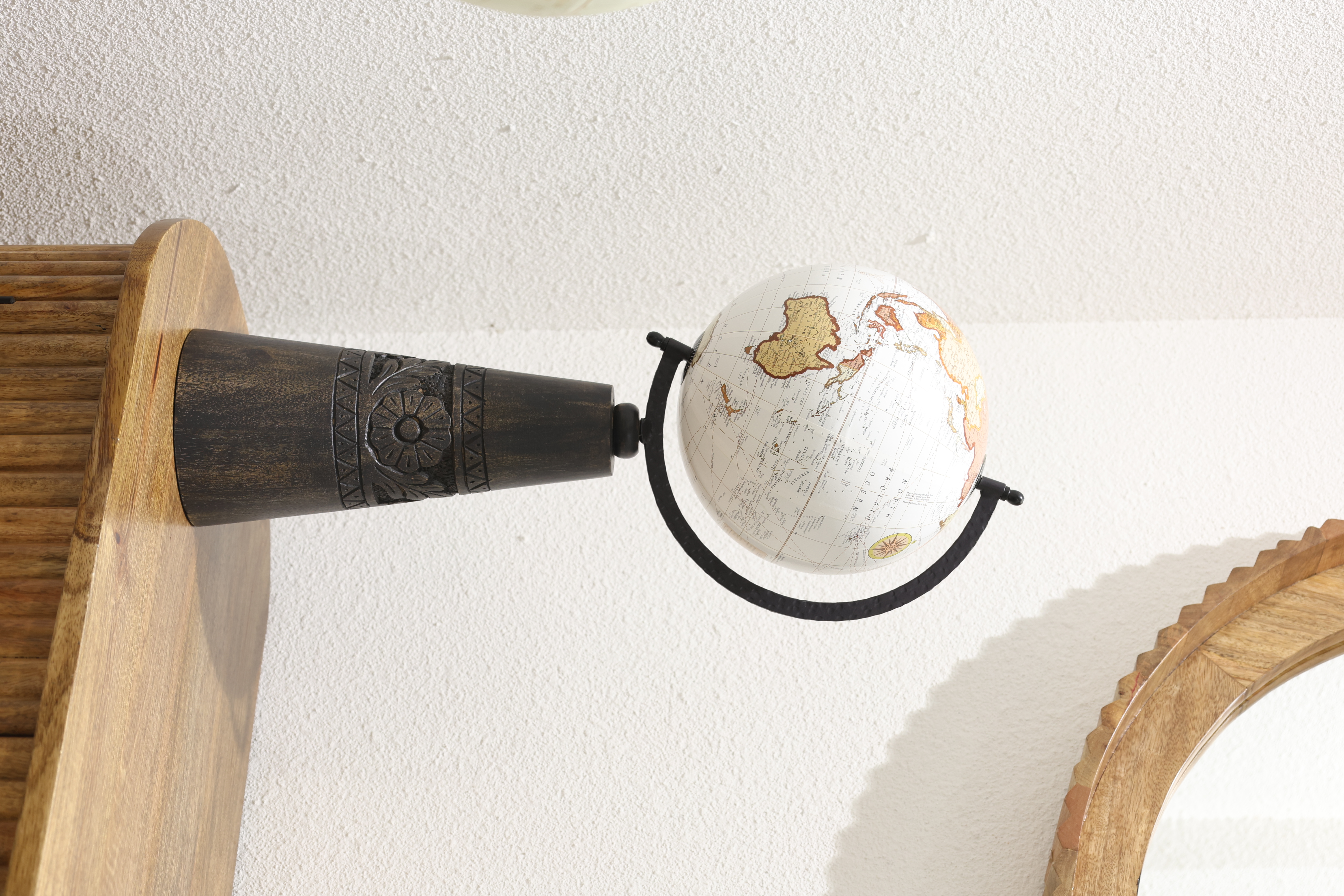 Hand Carving Leg Unique Globe