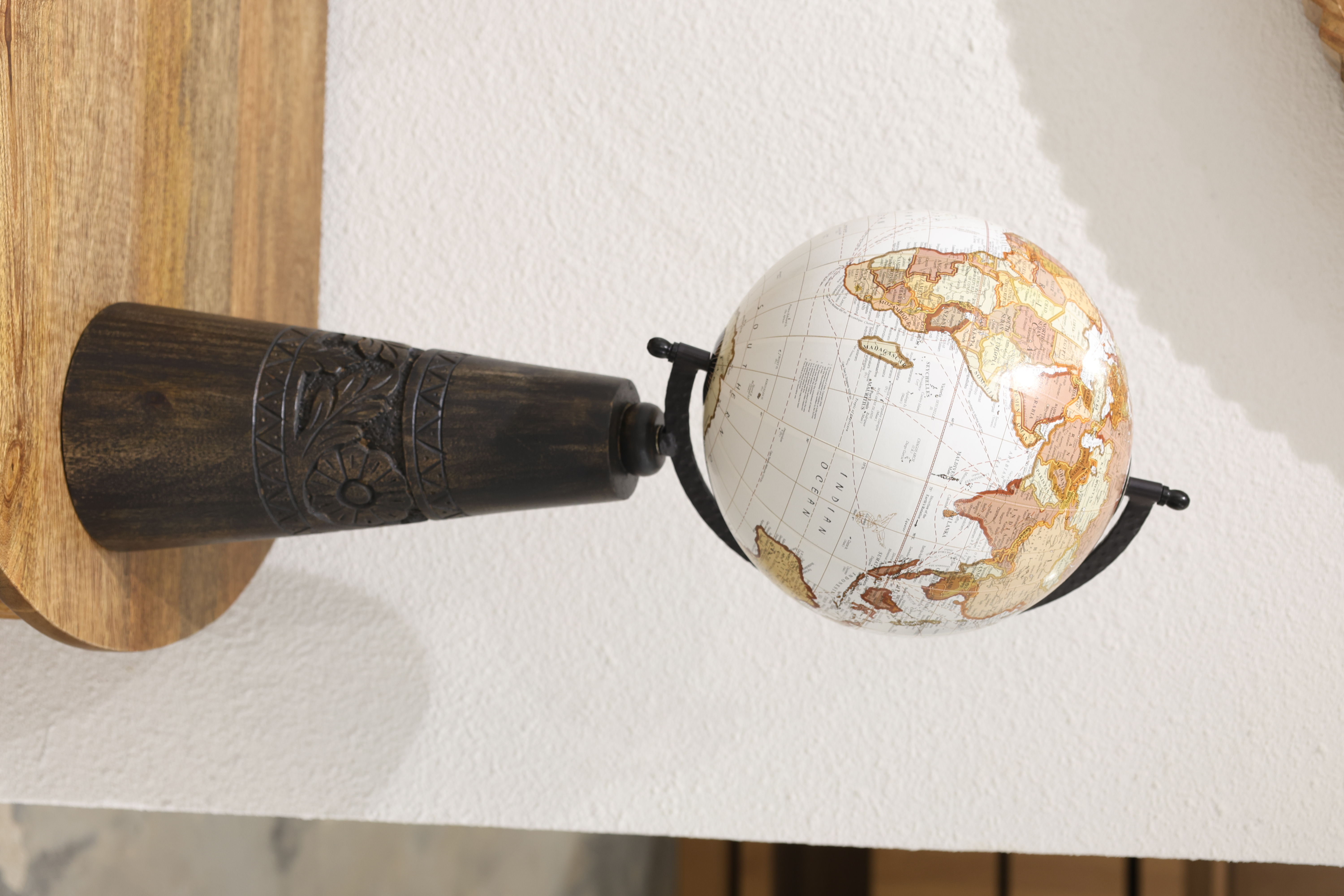 Hand Carving Leg Unique Globe