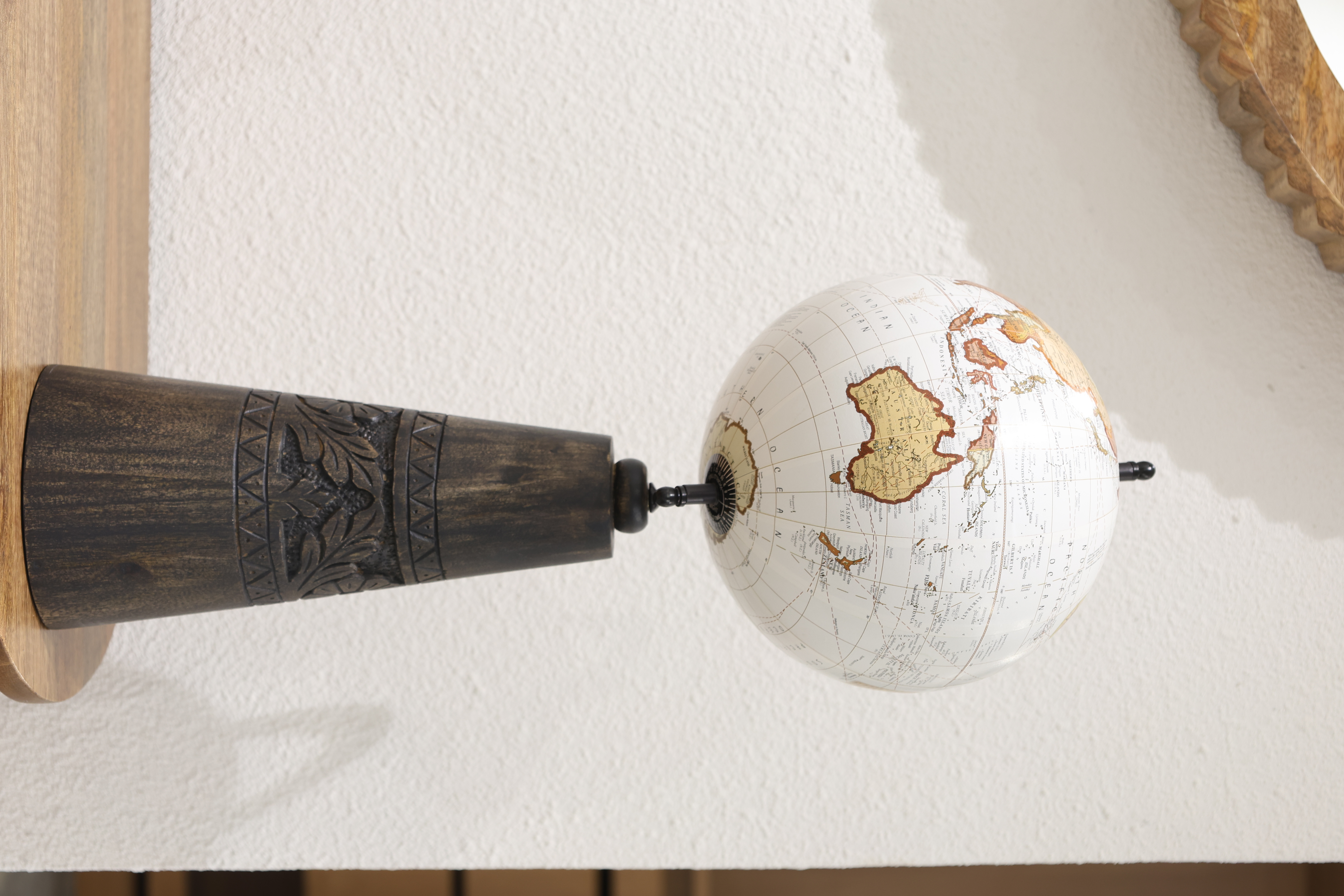 Hand Carving Leg Unique Globe