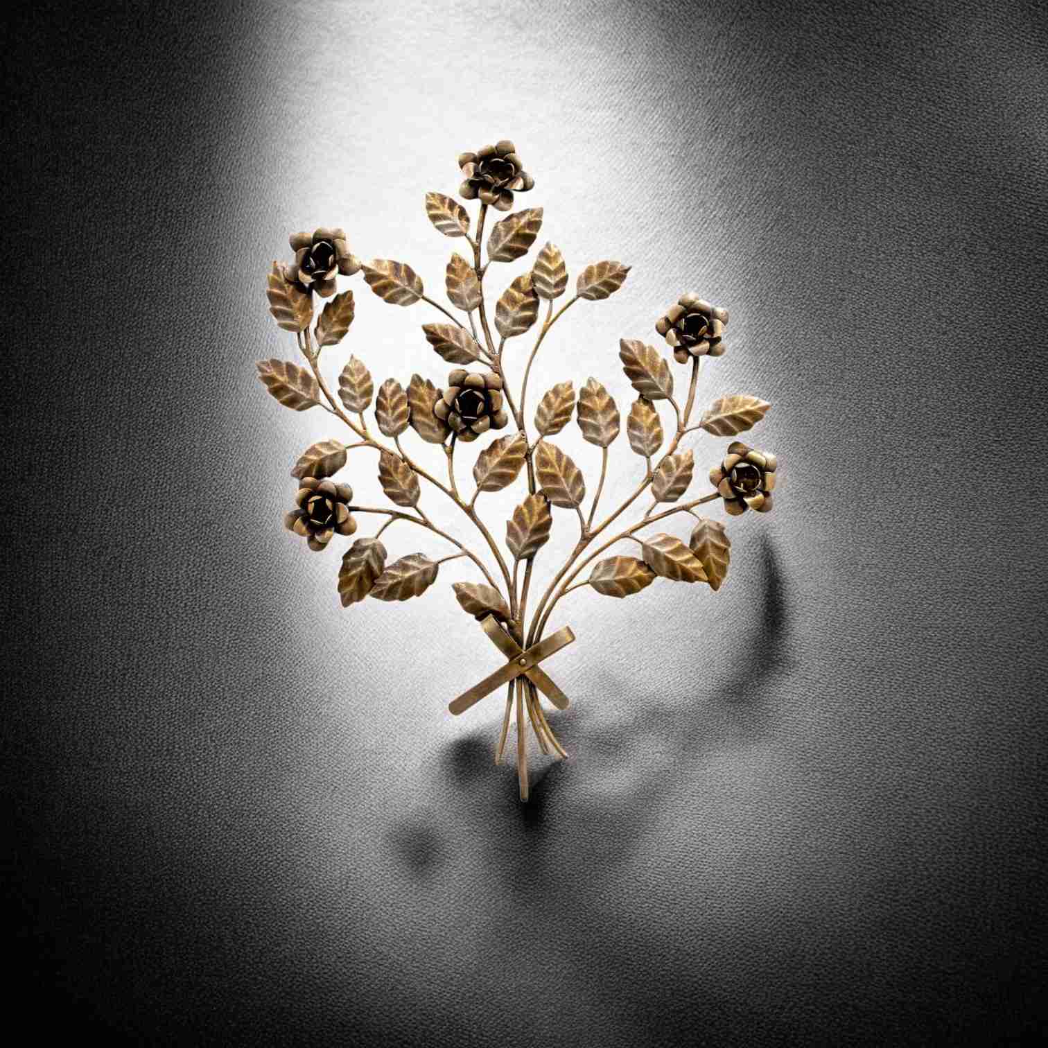 Vintage-Inspired Rose Bouquet Wall Metal Art