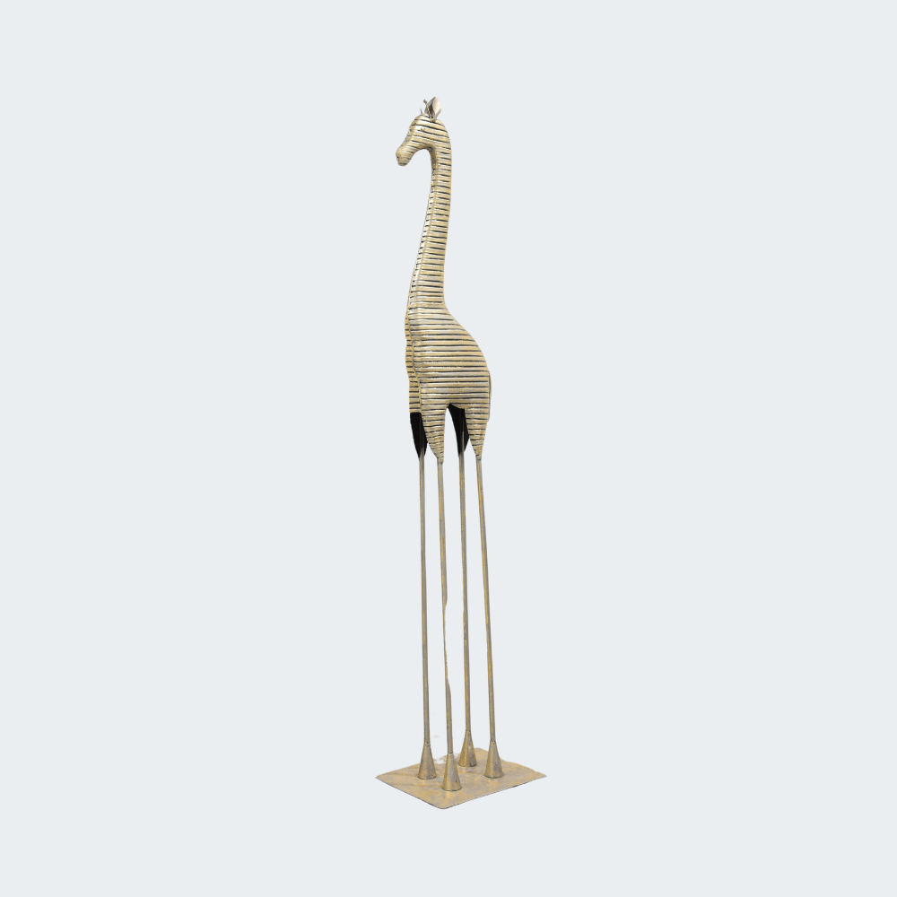 Metal Giraffe sculpture