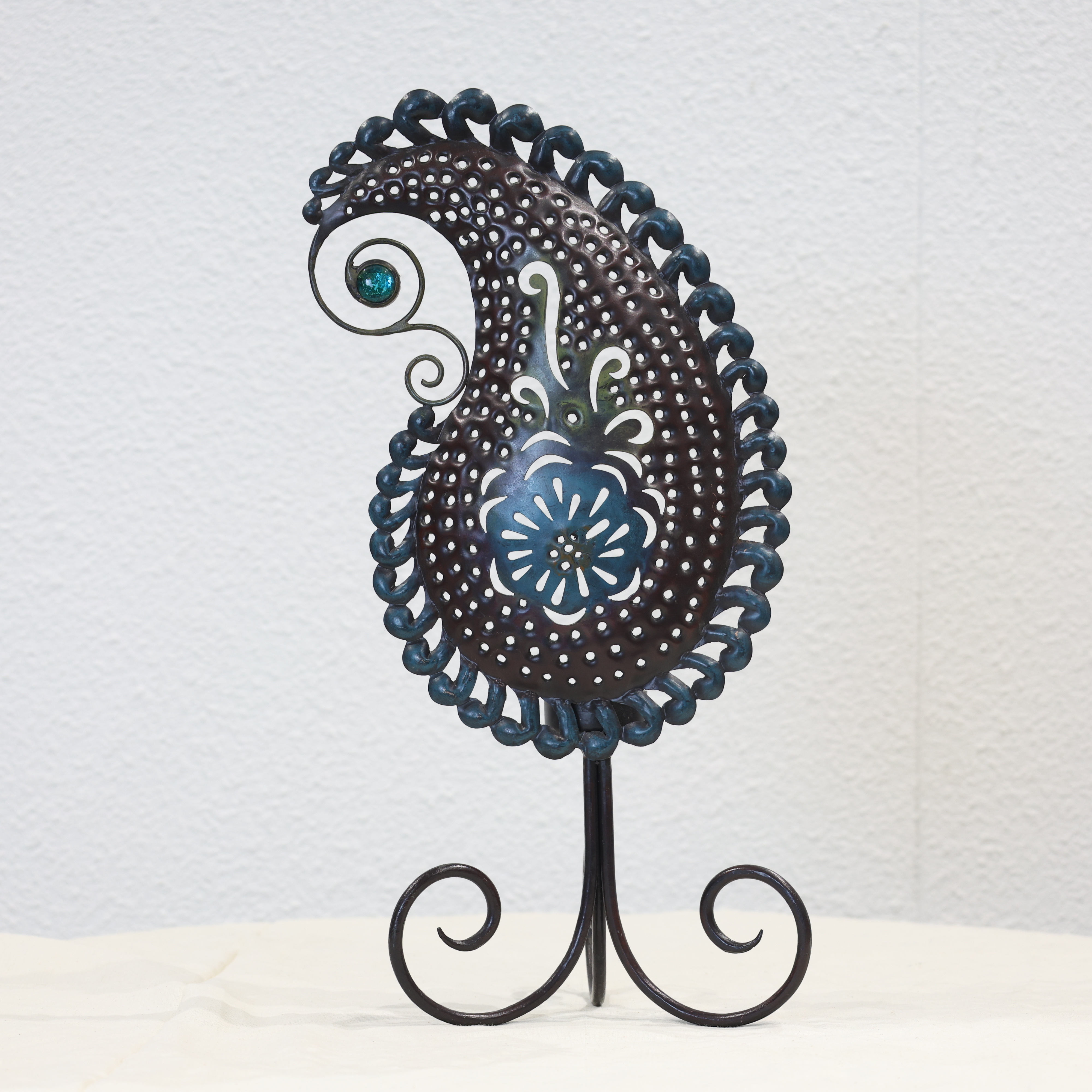 Metal Paisley Design Table Decor